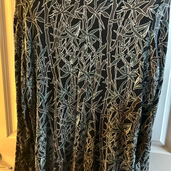 Multiuse knit jacketw/shell in classy bamboo pattern. Excellent like new. - Picture 2 of 3